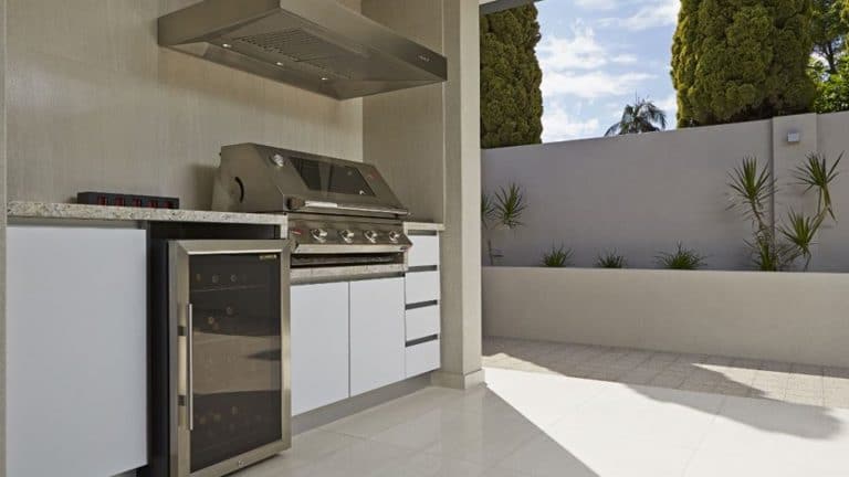 outdoor kitchen